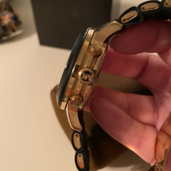 Michael Kors Watch - Picture 6 of 8